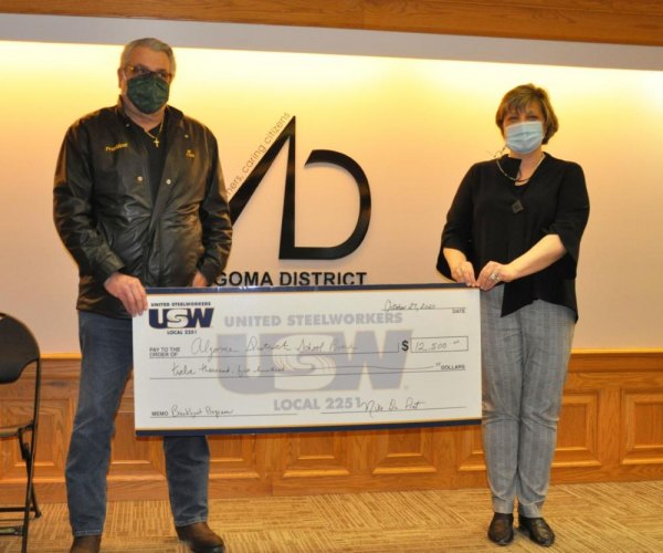 ADSB Students Benefit from United Steelworkers Donation Mike DaPrat, President of USW Local 2251, presents a cheque for $12,500 to ADSB Director Lucia Reece. The funds will go to ADSB’s Student Nutrition Program.